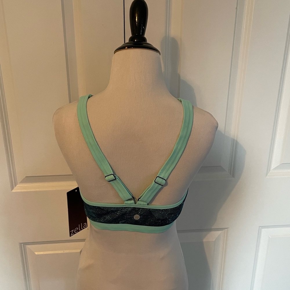 NWT Zella performance swim top - Picture 5 of 11